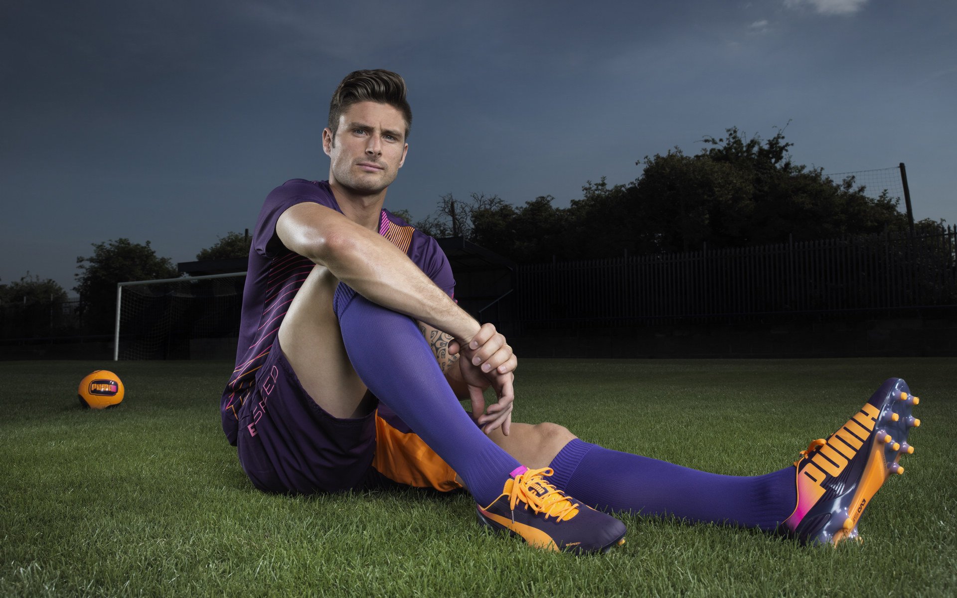 -重返赛场首场状态出色，篮网观众沸腾！莱万多夫斯基重返赛场全场沸腾不已