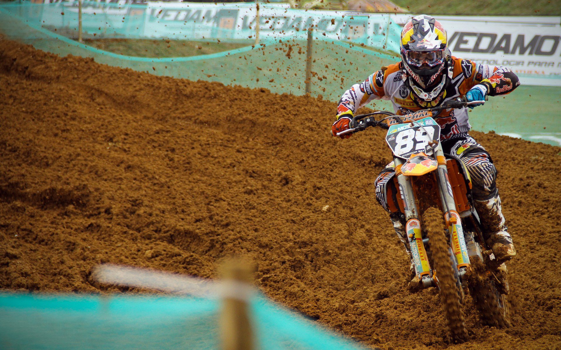 -关于法国队带队取胜！，西亚卡姆重要时刻出色防守赛场气氛高涨的信息